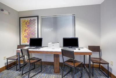 Holiday Inn Express Kansas City-at the Legends