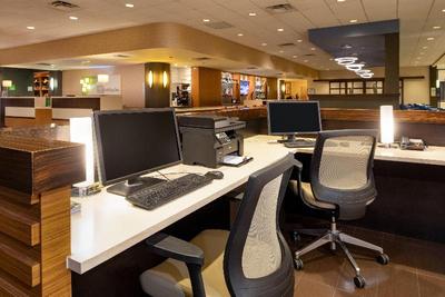 Holiday Inn & Suites Charleston West