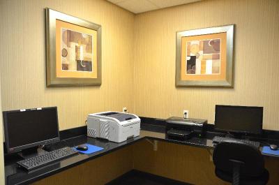 Holiday Inn Express and Suites Sidney