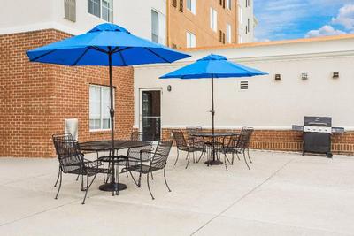 Holiday Inn Express and Suites Petersburg Fort Lee
