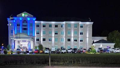 Holiday Inn Express and Suites Somerset Central