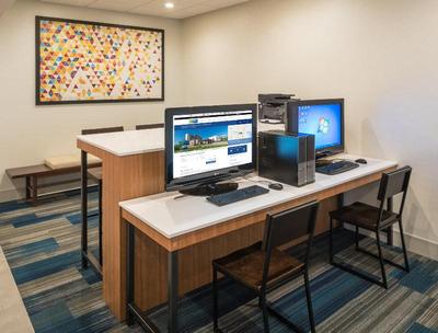 Holiday Inn Express & Suites Springfield IHG hotel