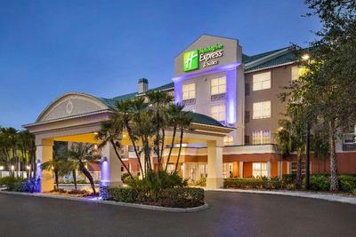 Holiday Inn Express and Suites Sarasota East I 75