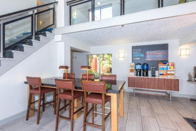 Holiday Inn Express and Suites Bradenton West