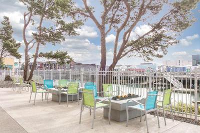 Holiday Inn Express and Suites Seaside Convention