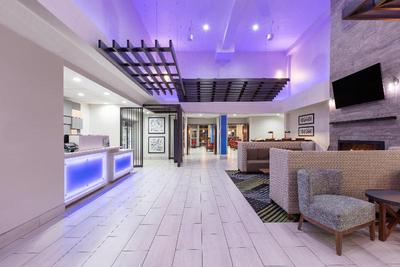 Holiday Inn Express and Suites Seaside Convention