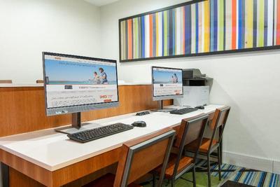 Holiday Inn Express and Suites Seaside Convention