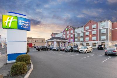 Holiday Inn Express and Suites Seaside Convention