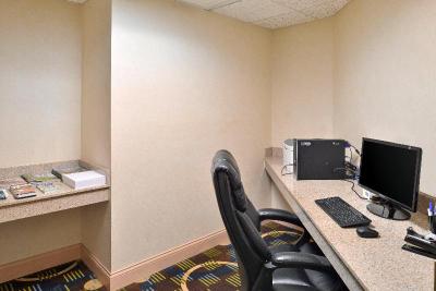 Holiday Inn Express and Suites St. Joseph