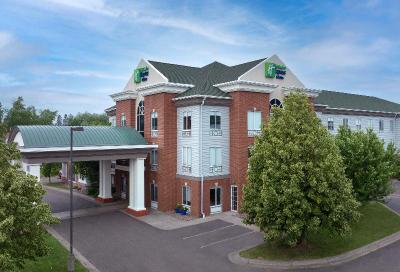 Holiday Inn Express and Suites Superior