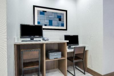 Holiday Inn Exp & Sts Stillwater - University Area