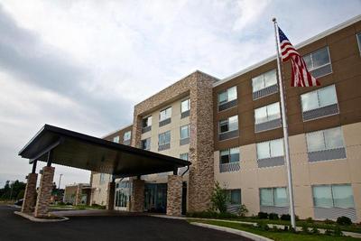 Holiday Inn Express and Suites Oswego