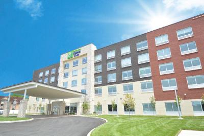 Holiday Inn Express and Suites Toledo West