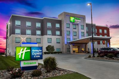Holiday Inn Express and Suites Litchfield West
