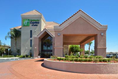 Holiday Inn Express and Suites Lathrop