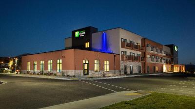 Holiday Inn Express and Suites Pocatello