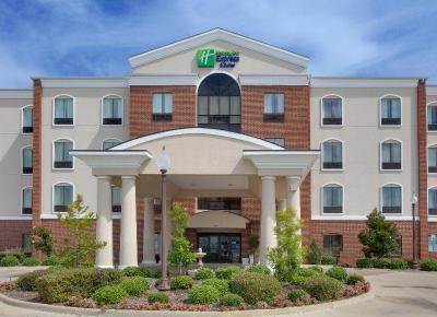 Holiday Inn Express and Suites Ennis