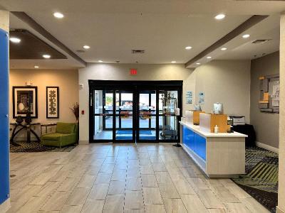 Holiday Inn Express and Suites Ennis