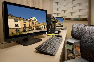 Holiday Inn Express and Suites DFW Grapevine