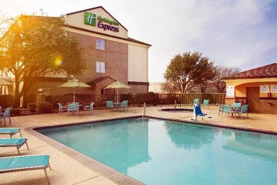 Holiday Inn Express and Suites DFW Grapevine
