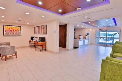 Holiday Inn Express & Suites Dickson by IHG