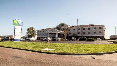 Holiday Inn Express and Suites Sedalia