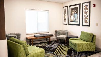Holiday Inn Express and Suites Sedalia