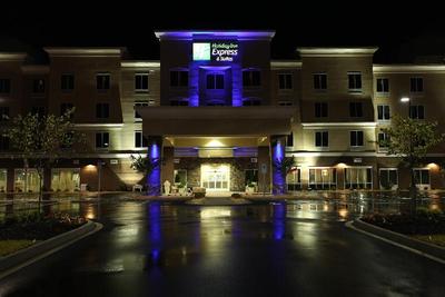 Holiday Inn Express and Suites Goldsboro Base Area