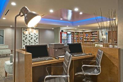 Holiday Inn Express and Suites Harrisburg S New Cu