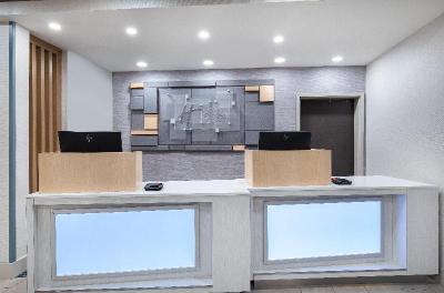 Holiday Inn Express and Suites Birmingham Invernes