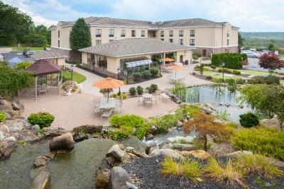 Holiday Inn Express and Suites Sharon Hermitage