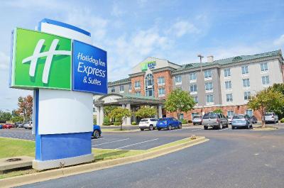 Holiday Inn Express and Suites Millington Memphis
