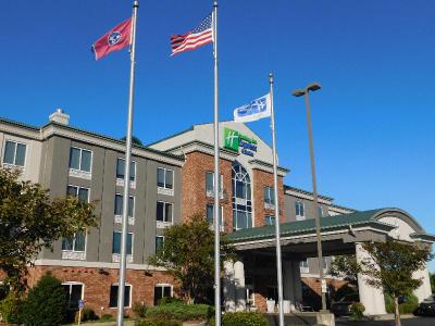 Holiday Inn Express and Suites Millington Memphis