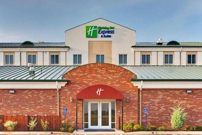 Holiday Inn Express and Suites Millington Memphis