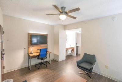 Holiday Inn Express and Suites Brentwood North Nas