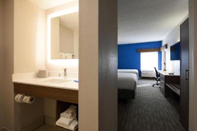 Holiday Inn Express and Suites Brentwood North Nas