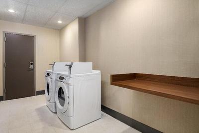 Holiday Inn Express and Suites Bentonville