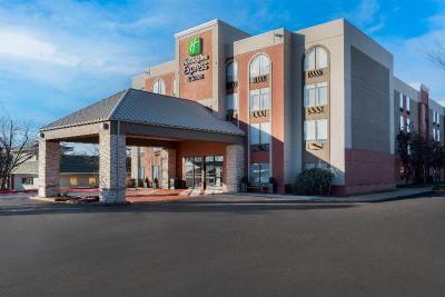 Holiday Inn Express and Suites Bentonville