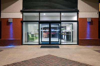 Holiday Inn Express and Suites Milton East I 10