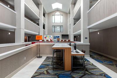 Holiday Inn Express and Suites Milton East I 10
