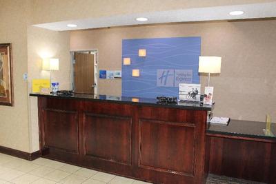 Holiday Inn Express and Suites Kansas City Liberty