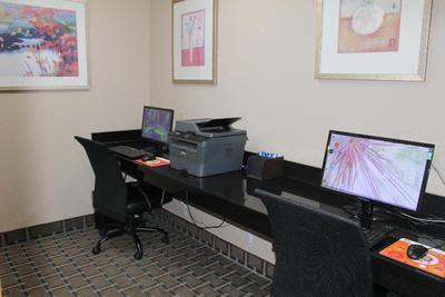 Holiday Inn Express and Suites Kansas City Liberty