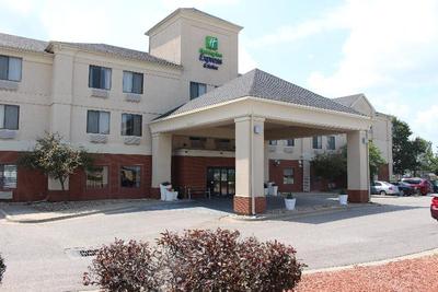 Holiday Inn Express and Suites Kansas City Liberty