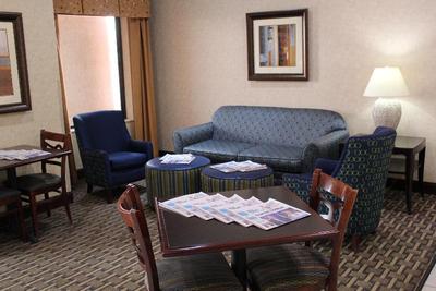 Holiday Inn Express and Suites Kansas City Liberty