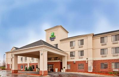 Holiday Inn Express and Suites Kansas City Liberty