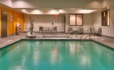Holiday Inn Express and Suites Overland Park