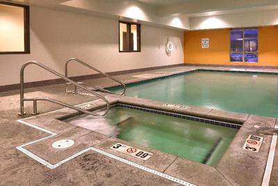 Holiday Inn Express and Suites Overland Park