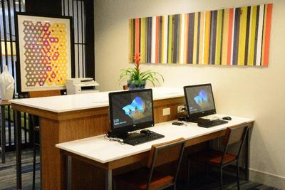 Holiday Inn Express and Suites Lexington Park Cali
