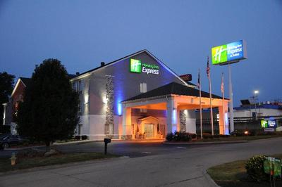 Holiday Inn Express and Suites Harrison
