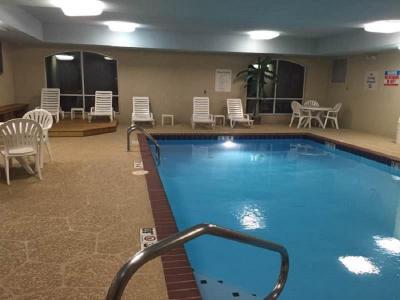 Holiday Inn Express and Suites Malvern
